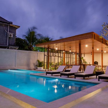 Ratan Uluwatu Hotel And Villas Екстер'єр фото