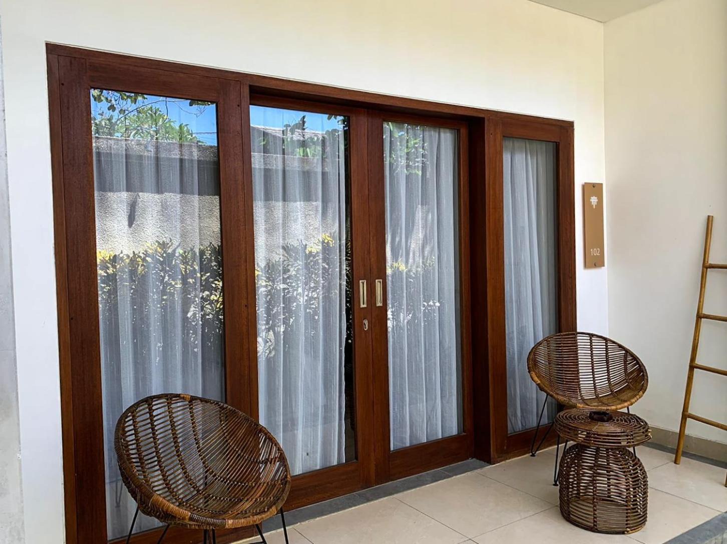 Ratan Uluwatu Hotel And Villas Екстер'єр фото
