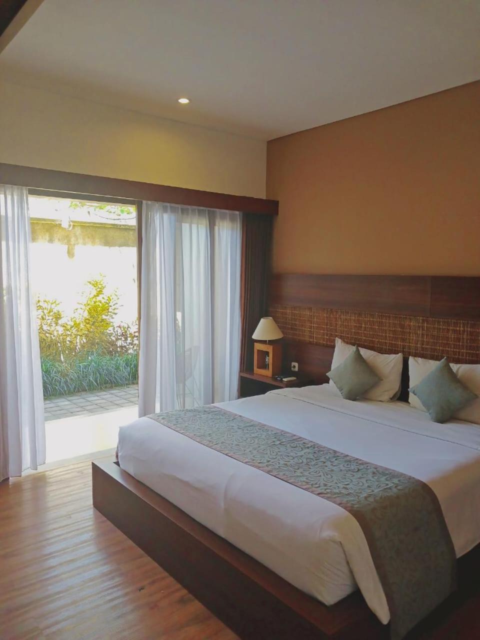 Ratan Uluwatu Hotel And Villas Екстер'єр фото