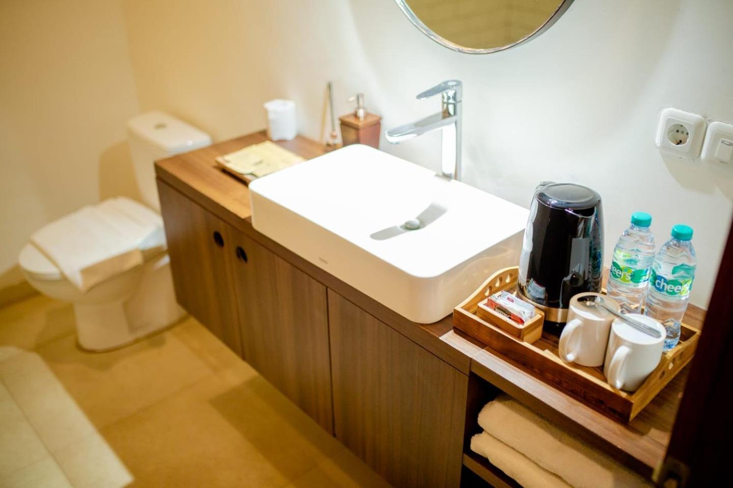 Ratan Uluwatu Hotel And Villas Екстер'єр фото